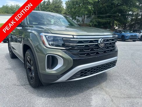Used 2025 Volkswagen Atlas Peak Edition SE AWD/4WD image 1