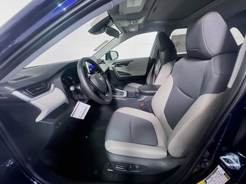 Used 2025 Toyota RAV4 XLE w/ Convenience Package image 14