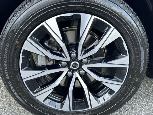 Certified 2023 Volvo XC60 B5 Plus w/ Climate Package image 10