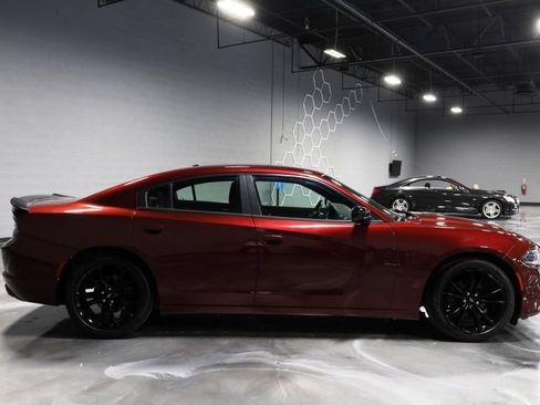 Used 2018 Dodge Charger SXT w/ Blacktop Package RWD image 8