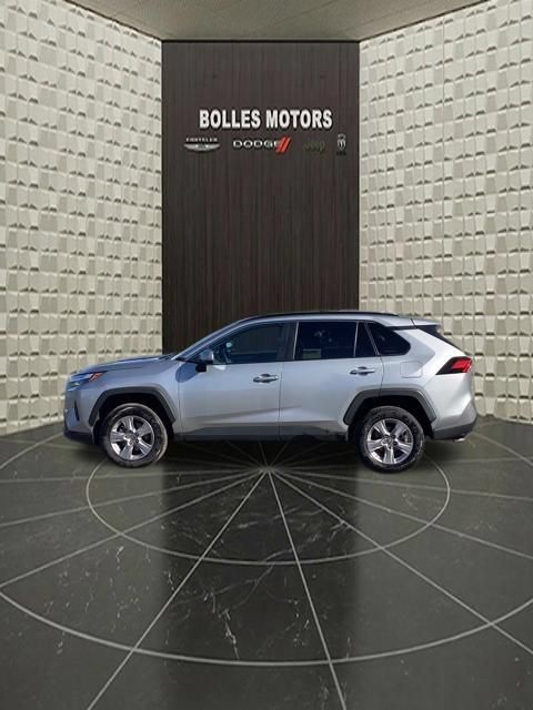 Used 2025 Toyota RAV4 XLE AWD/4WD image 9