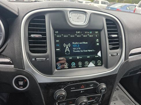 Used 2017 Chrysler 300 C w/ Light Group image 17