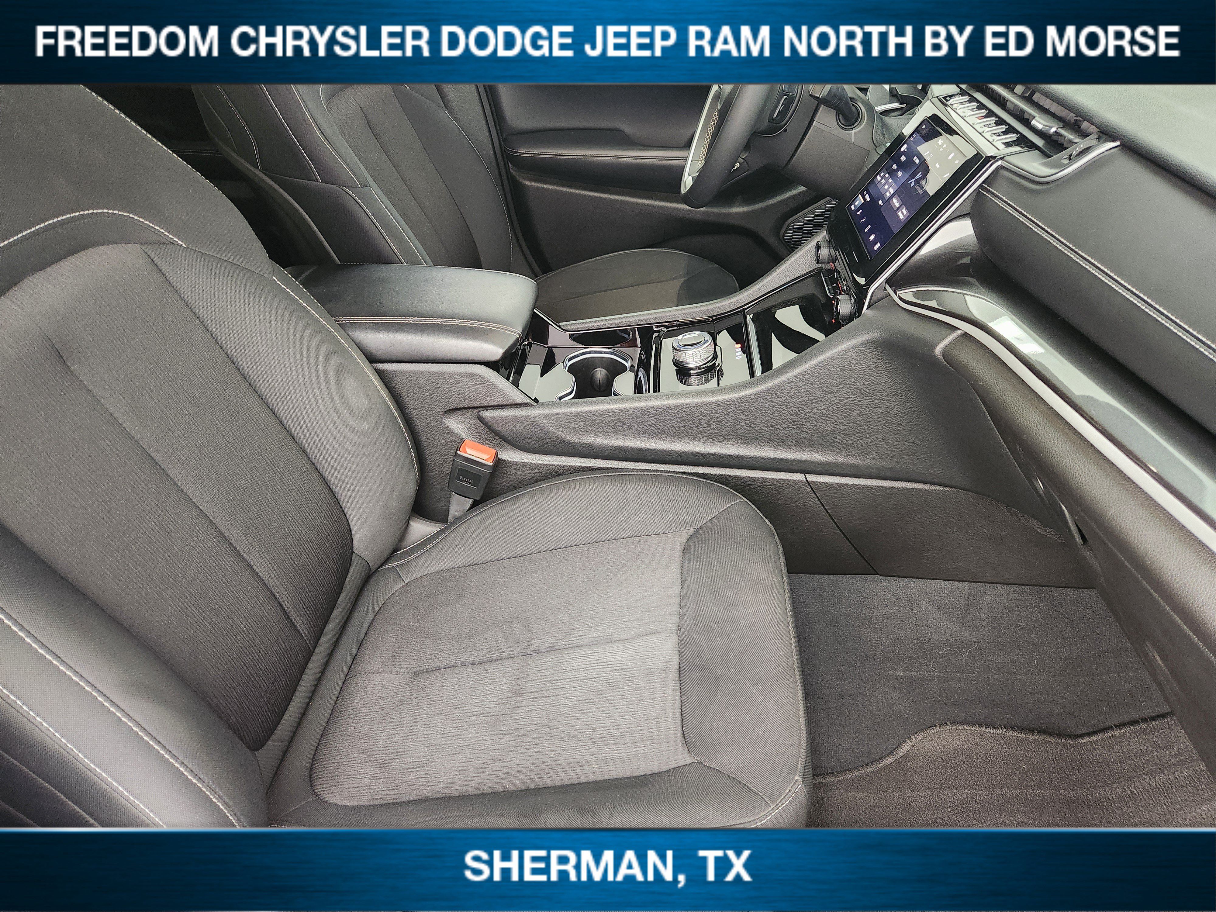 Used 2023 Jeep Grand Cherokee Laredo RWD image 9