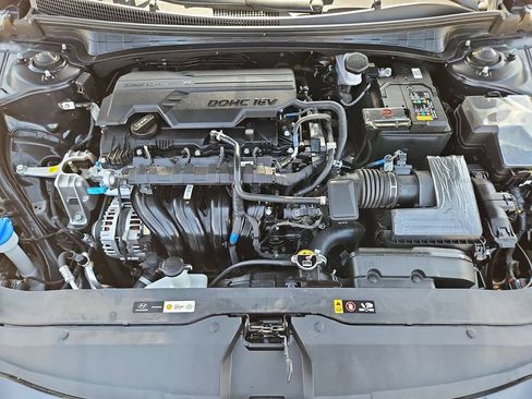 Used 2025 Hyundai Elantra SEL FWD image 35