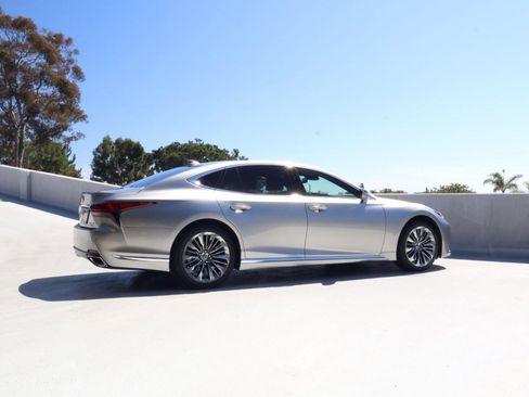 Used 2023 Lexus LS 500 w/ Accessory Package (Z2) RWD image 8