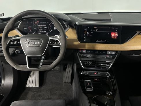 Used 2022 Audi e-tron GT Premium Plus image 15