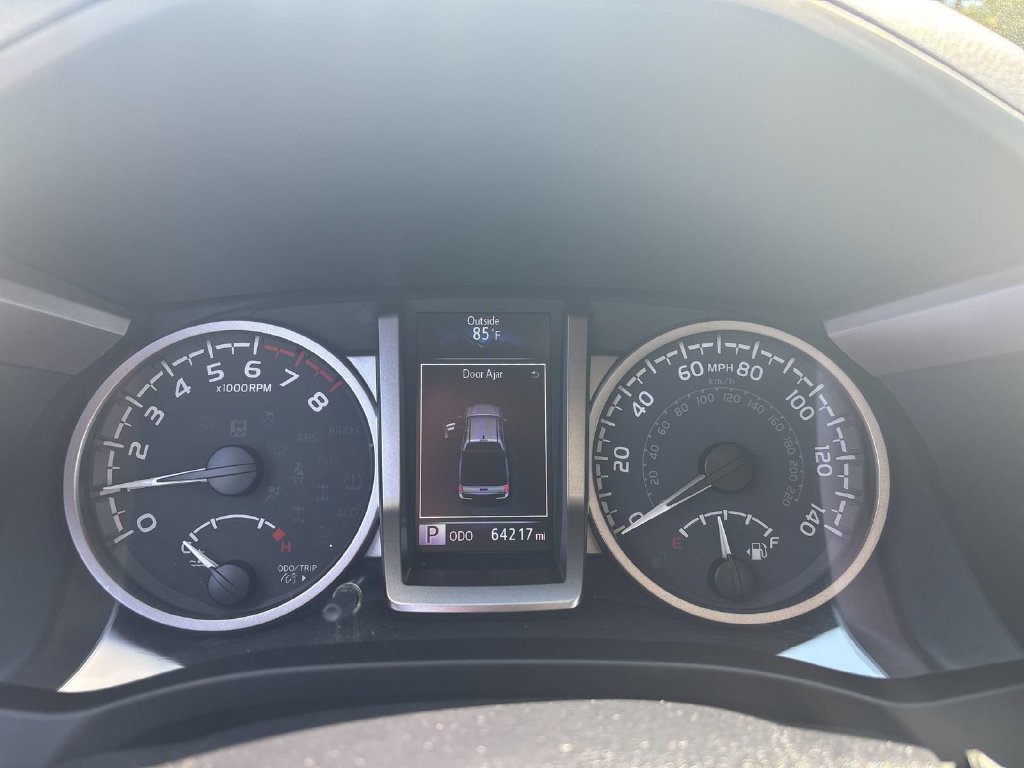 Used 2021 Toyota Tacoma SR5 AWD/4WD image 17