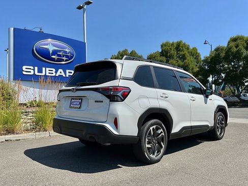 Used 2025 Subaru Forester Premium image 7