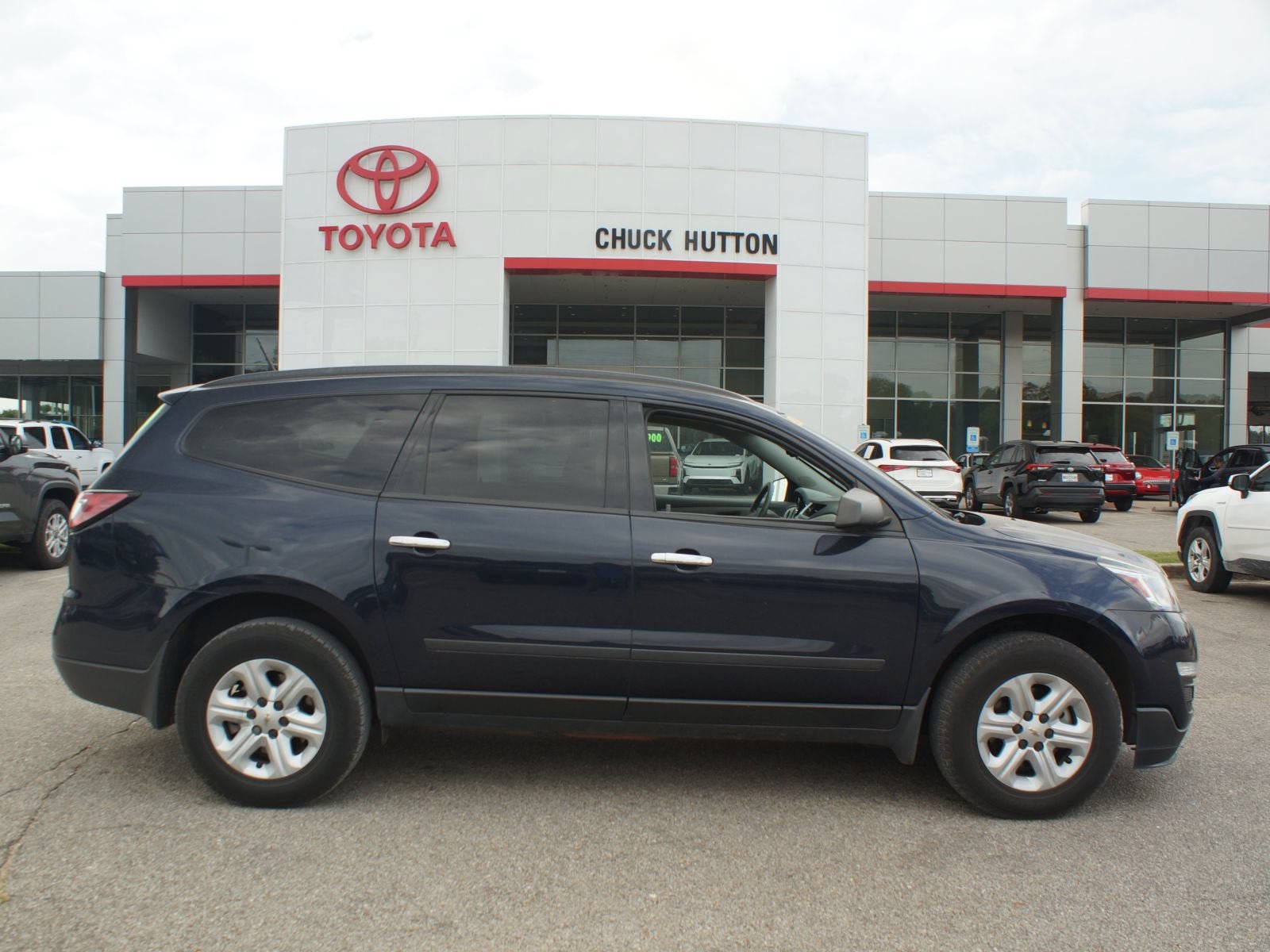 Used 2016 Chevrolet Traverse LS FWD image 1