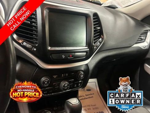 Used 2018 Jeep Cherokee Trailhawk AWD/4WD image 13