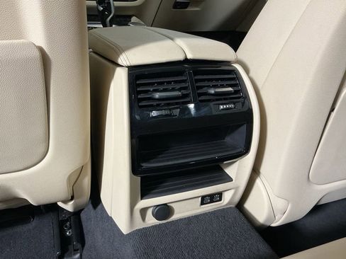 Used 2021 BMW 540i w/ Convenience Package image 25