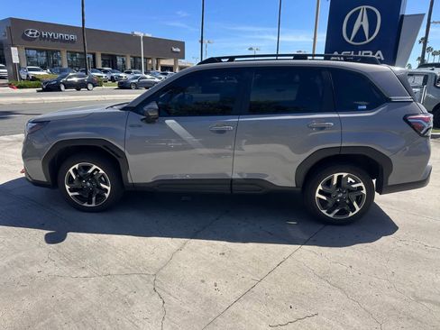 Used 2025 Subaru Forester Premium image 2