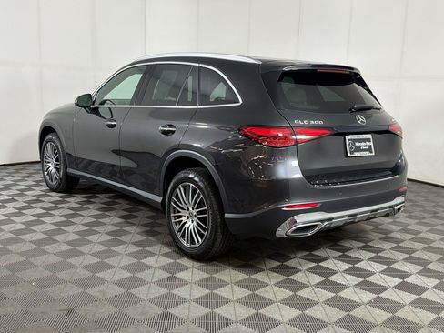 Used 2025 Mercedes-Benz GLC 300 4MATIC image 3