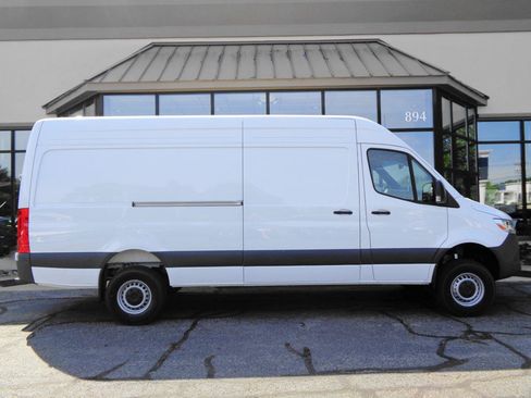 Used 2025 Mercedes-Benz Sprinter 2500 image 4