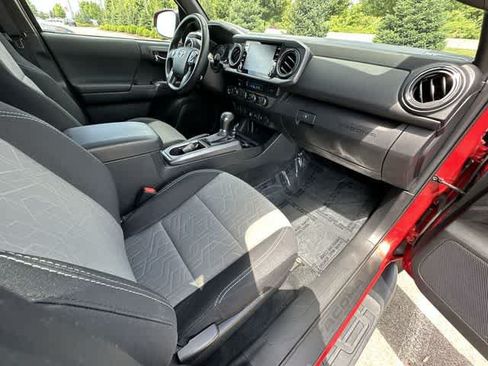 Used 2021 Toyota Tacoma TRD Off-Road w/ Technology Package AWD/4WD image 19