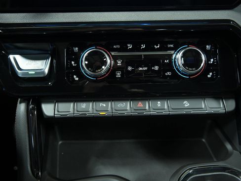 New 2026 GMC Sierra 2500 AT4 w/ AT4 Preferred Package image 38