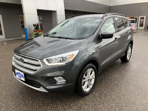 Used 2019 Ford Escape SEL image 2