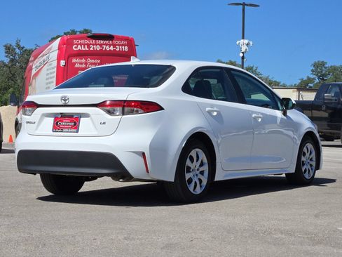 Certified 2025 Toyota Corolla LE FWD image 5