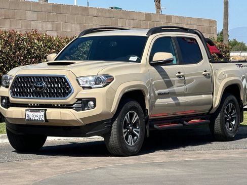 Used 2019 Toyota Tacoma TRD Sport w/ Exterior Package RWD image 8
