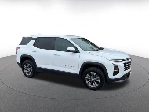 Used 2025 Chevrolet Equinox LT FWD image 2