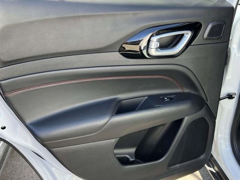 Used 2023 Jeep Compass Trailhawk w/ Trailhawk Elite Group AWD/4WD image 12