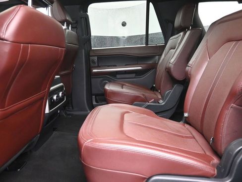 Used 2024 Ford Expedition Limited AWD/4WD image 12