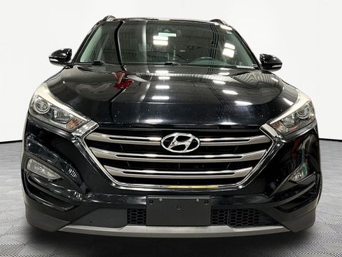 Used 2016 Hyundai Tucson Limited w/ Option Group 03 FWD image 2