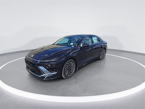 New 2025 Hyundai Sonata Limited image 4