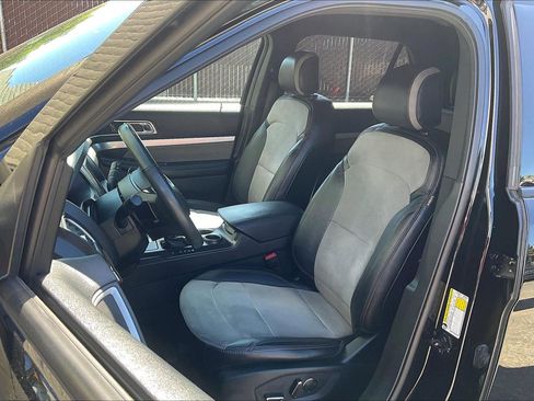 Used 2017 Ford Explorer XLT w/ Equipment Group 202A FWD image 23