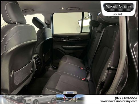 Used 2023 Jeep Grand Cherokee Laredo image 13