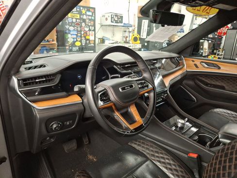 Certified 2022 Jeep Grand Cherokee Summit image 4