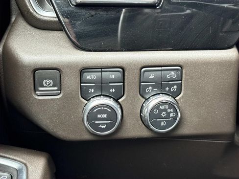 Used 2023 GMC Sierra 1500 SLT w/ SLT Premium Package AWD/4WD image 17