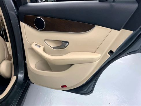 Used 2020 Mercedes-Benz GLC 300 image 12