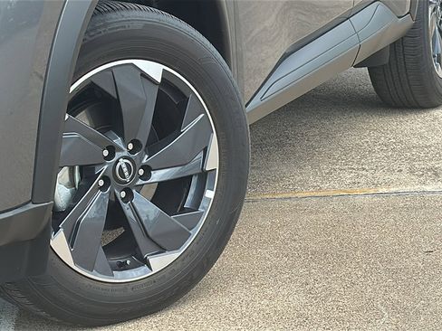 Certified 2025 Nissan Rogue SV image 3