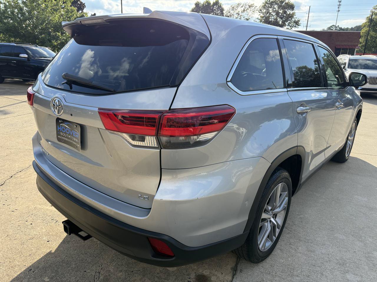 Used 2019 Toyota Highlander Plus FWD image 5