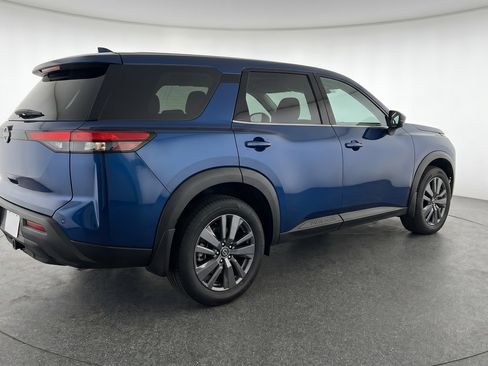 Used 2025 Nissan Pathfinder SV FWD image 9