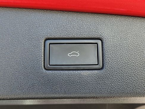 Certified 2022 Volkswagen Tiguan SE image 7