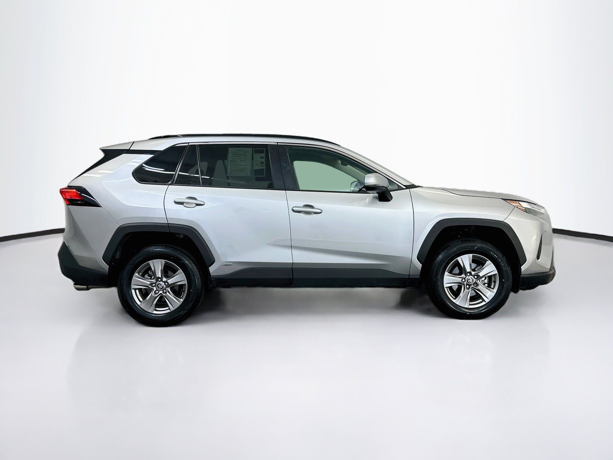 Used 2025 Toyota RAV4 XLE AWD/4WD image 10