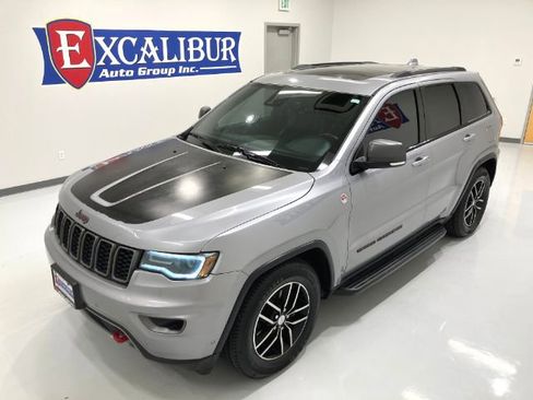 Used 2017 Jeep Grand Cherokee Trailhawk w/ Trailhawk Luxury Group AWD/4WD image 46