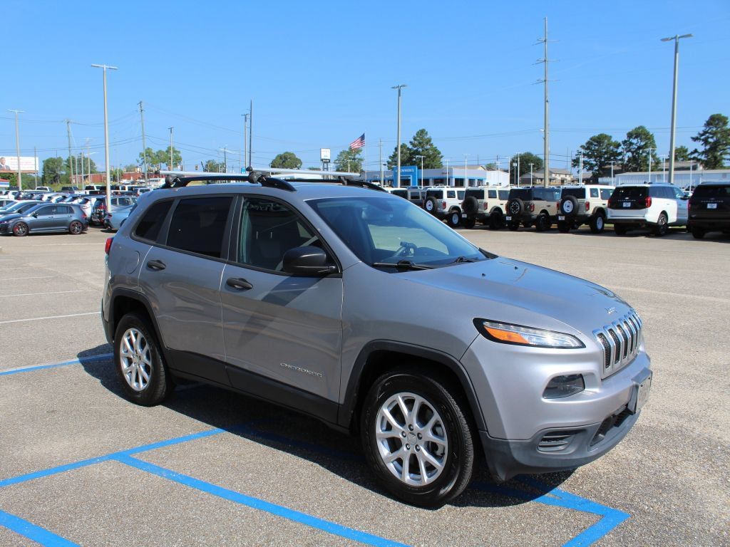 Used 2016 Jeep Cherokee Sport AWD/4WD image 2