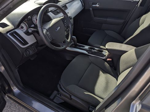 Used 2010 Ford Focus SES image 8
