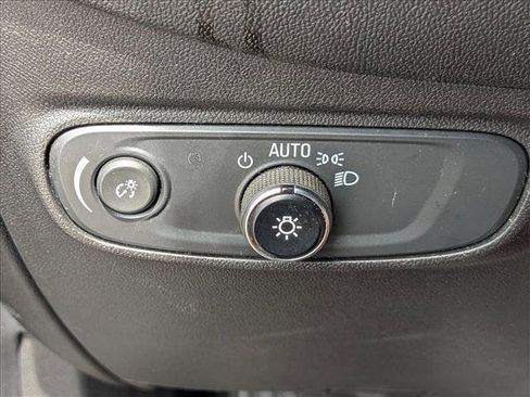 Used 2022 Chevrolet Equinox LS image 12