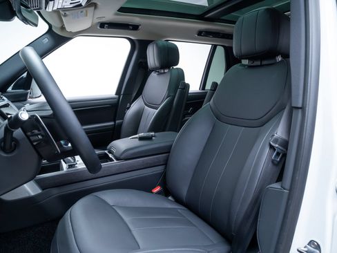 Used 2025 Land Rover Range Rover SE AWD/4WD image 19