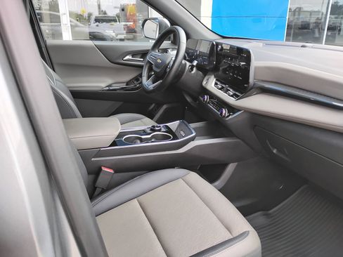 Used 2026 Chevrolet Equinox LT w/ Convenience Package II FWD image 23