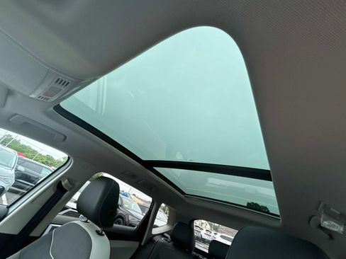 New 2025 Volkswagen Taos SE image 9