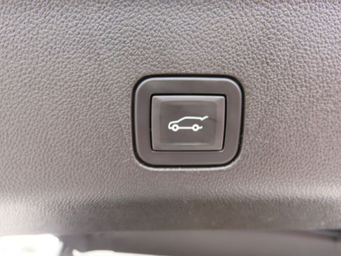 Used 2023 Chevrolet Tahoe Premier RWD image 15