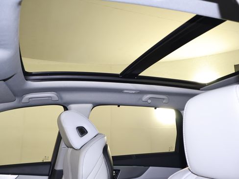 Certified 2024 Acura MDX w/Technology Package image 38