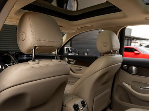 Used 2021 Mercedes-Benz GLC 300 4MATIC w/ Multimedia Package image 25