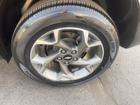 Used 2024 Chevrolet Trax LT w/ Sunroof Package image 24