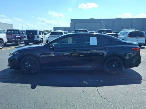 Used 2025 Toyota Camry SE FWD image 4